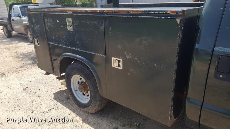 image for item EI9588 2001 Ford F250 Super Duty XL utility bed pickup truck