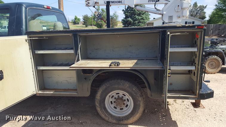 image for item EI9588 2001 Ford F250 Super Duty XL utility bed pickup truck