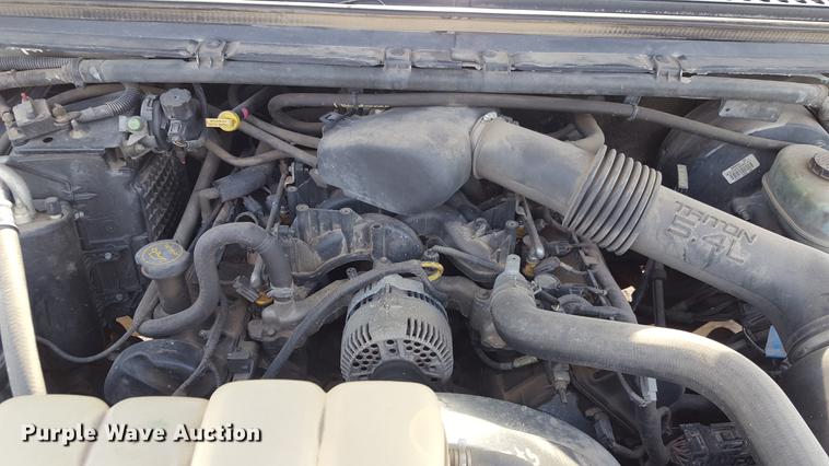 image for item EI9588 2001 Ford F250 Super Duty XL utility bed pickup truck