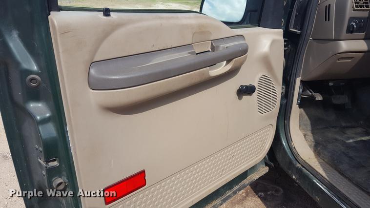 image for item EI9588 2001 Ford F250 Super Duty XL utility bed pickup truck