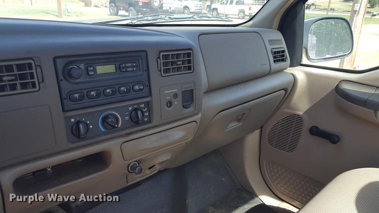 image for item EI9588 2001 Ford F250 Super Duty XL utility bed pickup truck