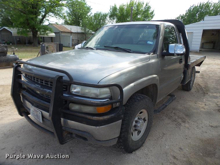 image for item EI9589 1999 Chevrolet Silverado 2500 flatbed pickup truck