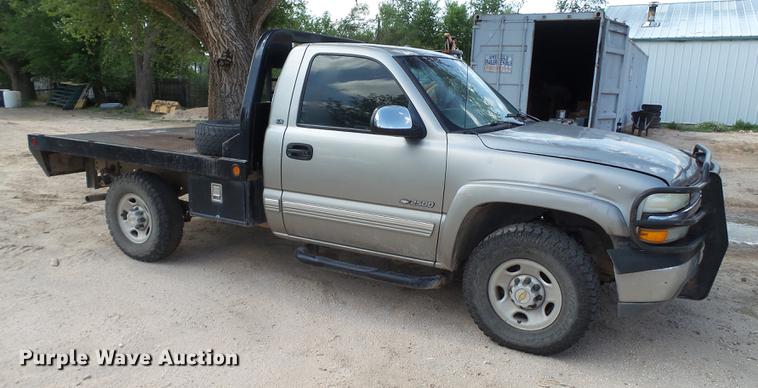 image for item EI9589 1999 Chevrolet Silverado 2500 flatbed pickup truck