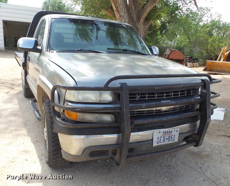 image for item EI9589 1999 Chevrolet Silverado 2500 flatbed pickup truck