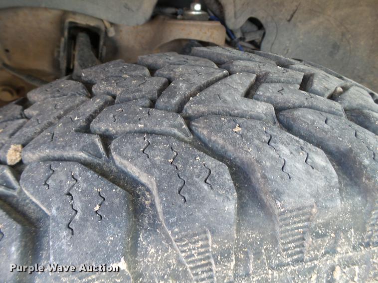 image for item EI9589 1999 Chevrolet Silverado 2500 flatbed pickup truck