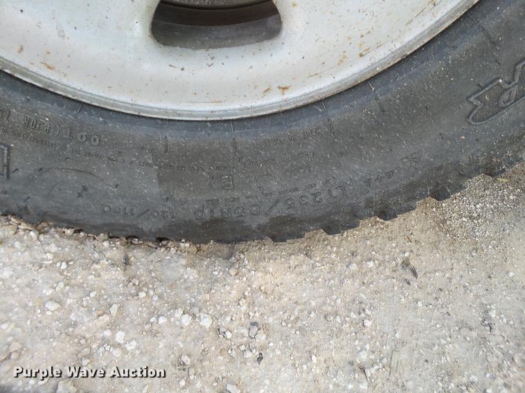 image for item EI9589 1999 Chevrolet Silverado 2500 flatbed pickup truck