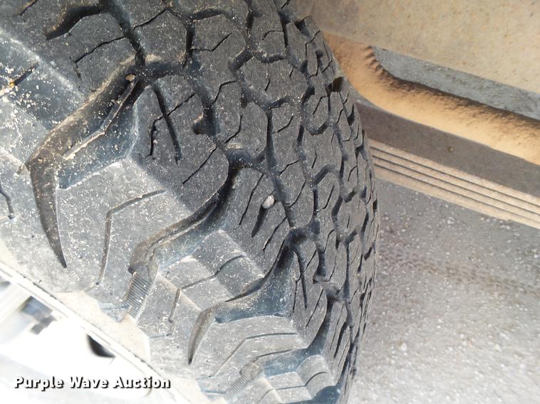 image for item EI9589 1999 Chevrolet Silverado 2500 flatbed pickup truck