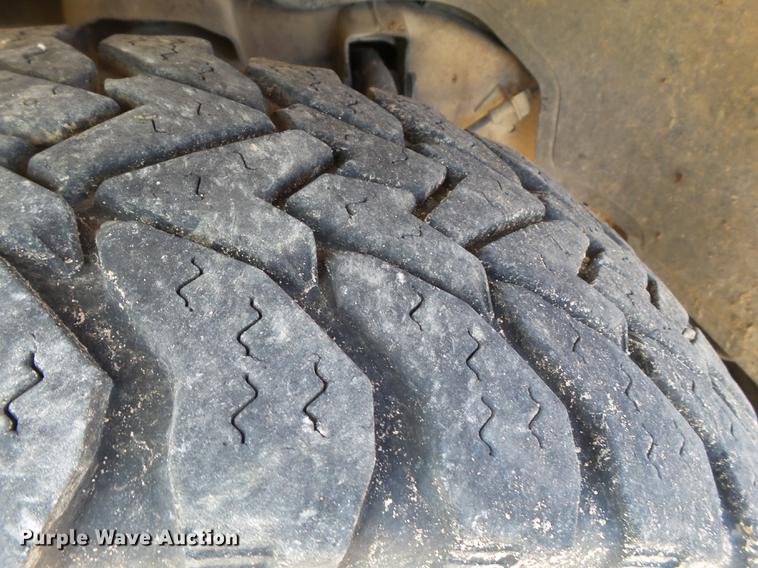 image for item EI9589 1999 Chevrolet Silverado 2500 flatbed pickup truck