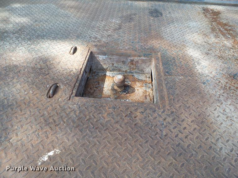 image for item EI9589 1999 Chevrolet Silverado 2500 flatbed pickup truck