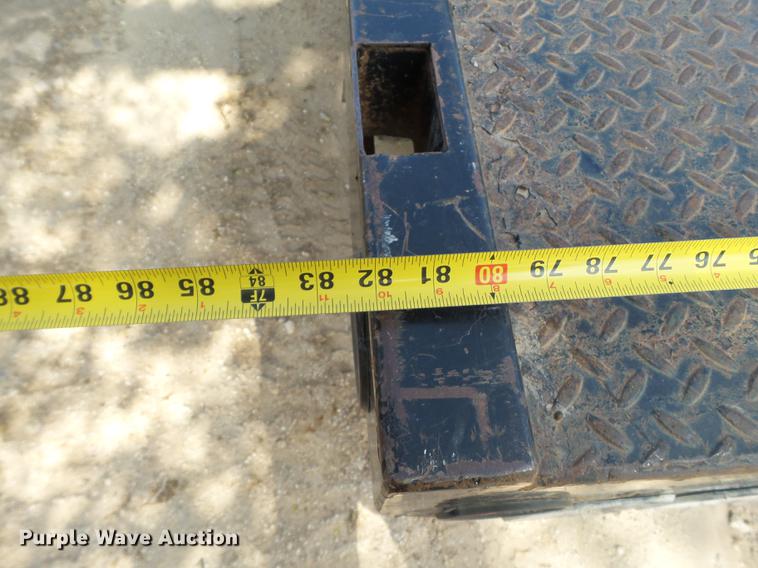 image for item EI9589 1999 Chevrolet Silverado 2500 flatbed pickup truck