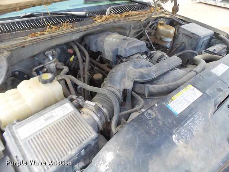 image for item EI9589 1999 Chevrolet Silverado 2500 flatbed pickup truck