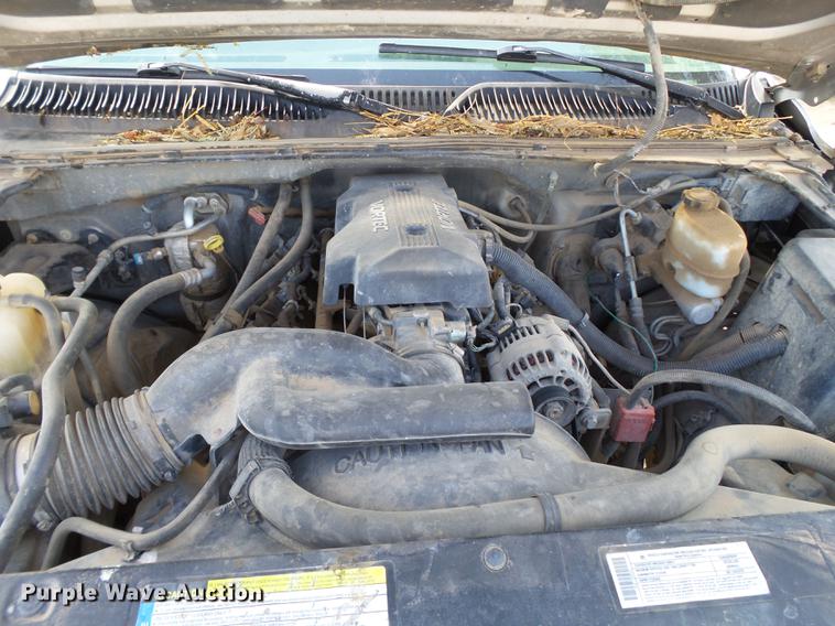 image for item EI9589 1999 Chevrolet Silverado 2500 flatbed pickup truck