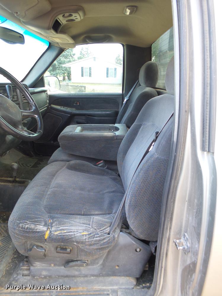 image for item EI9589 1999 Chevrolet Silverado 2500 flatbed pickup truck