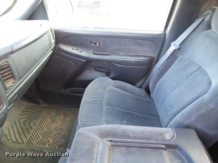 image for item EI9589 1999 Chevrolet Silverado 2500 flatbed pickup truck