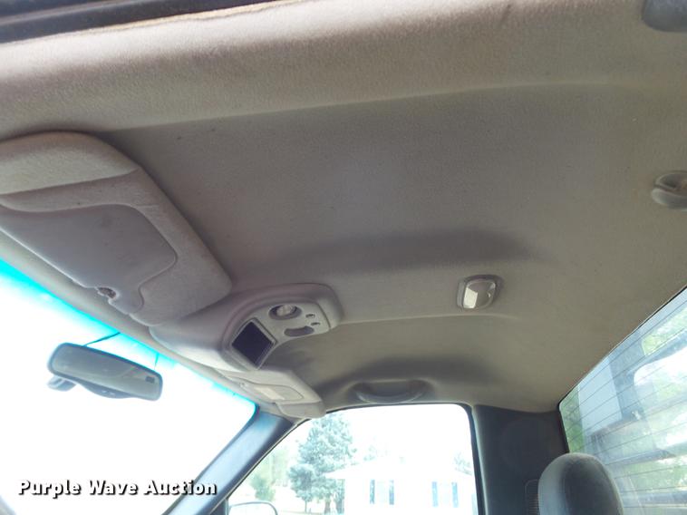 image for item EI9589 1999 Chevrolet Silverado 2500 flatbed pickup truck