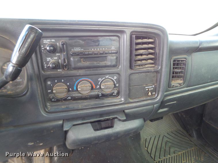 image for item EI9589 1999 Chevrolet Silverado 2500 flatbed pickup truck