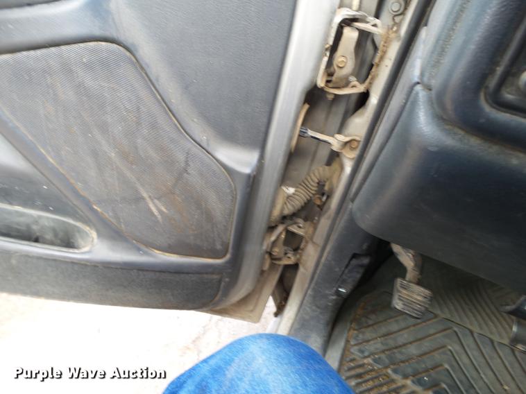 image for item EI9589 1999 Chevrolet Silverado 2500 flatbed pickup truck