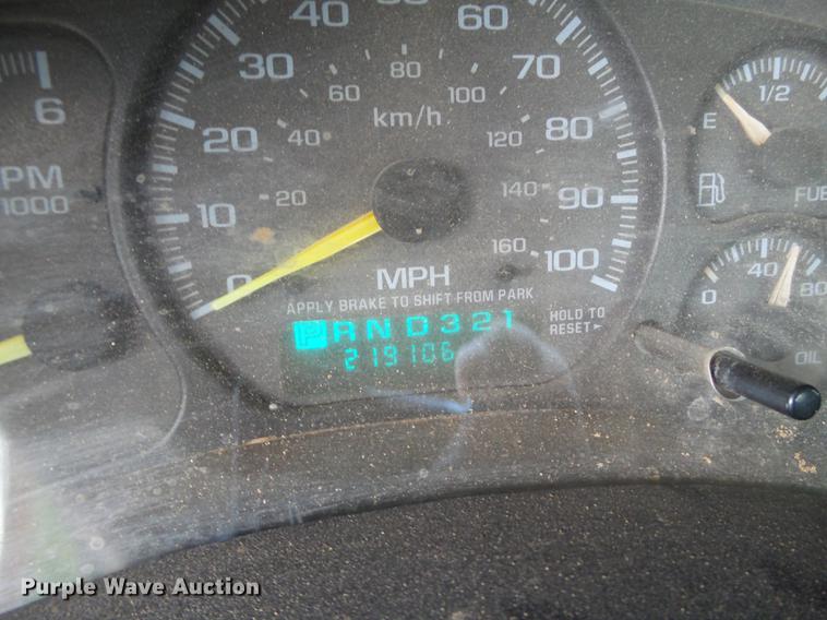 image for item EI9589 1999 Chevrolet Silverado 2500 flatbed pickup truck