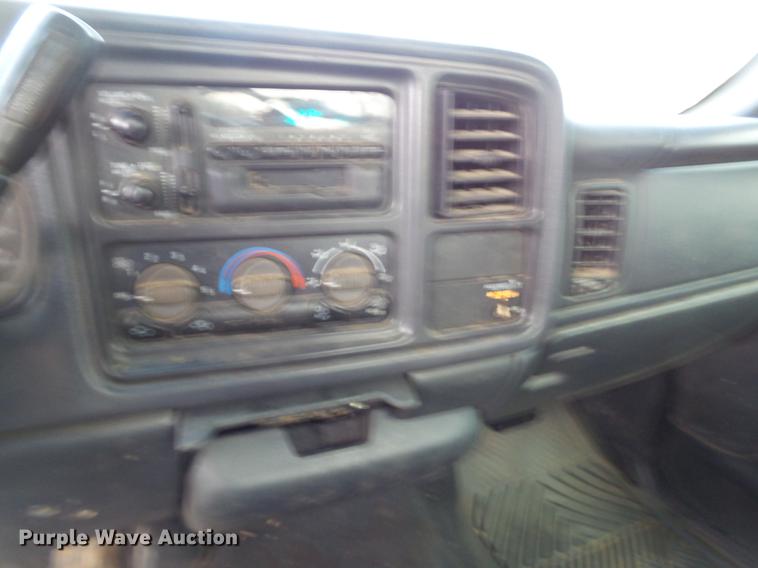 image for item EI9589 1999 Chevrolet Silverado 2500 flatbed pickup truck