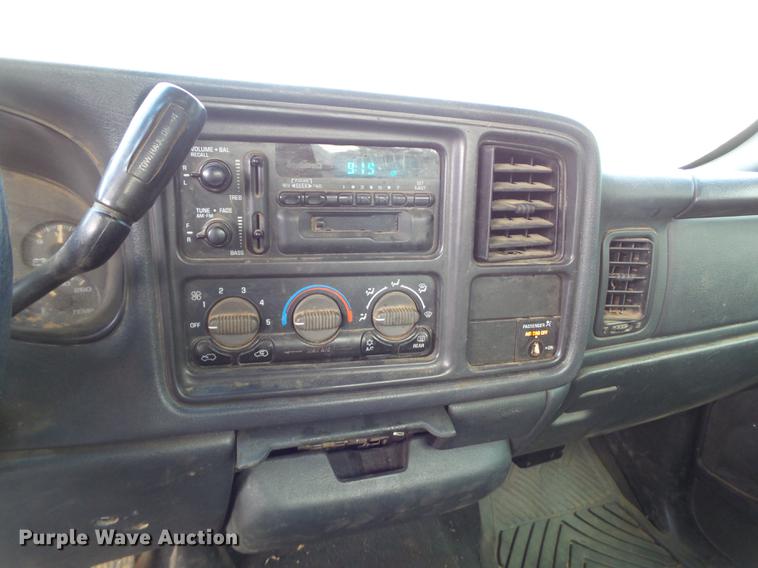 image for item EI9589 1999 Chevrolet Silverado 2500 flatbed pickup truck