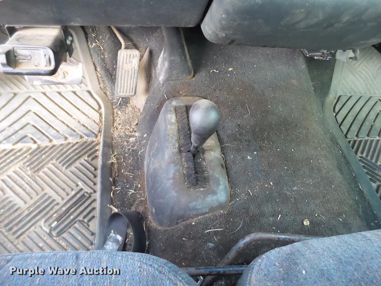 image for item EI9589 1999 Chevrolet Silverado 2500 flatbed pickup truck