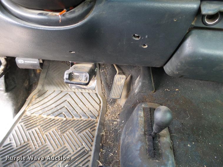 image for item EI9589 1999 Chevrolet Silverado 2500 flatbed pickup truck