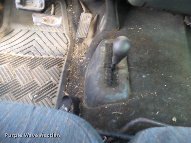 image for item EI9589 1999 Chevrolet Silverado 2500 flatbed pickup truck