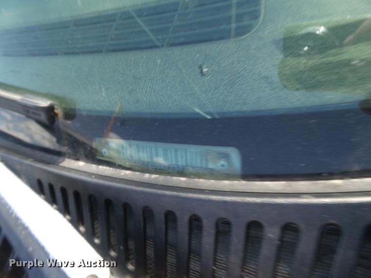 image for item EI9589 1999 Chevrolet Silverado 2500 flatbed pickup truck