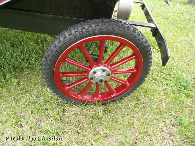 image for item EI9810 Miniature Tin Lizzie car