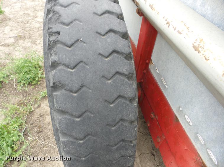 image for item EI9811 Gehl 250 manure spreader