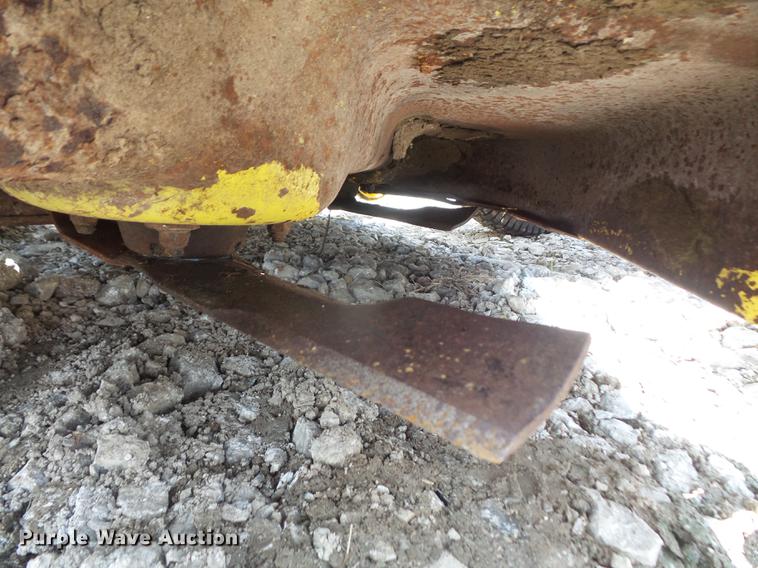 image for item EJ9442 John Deere 425 lawn mower