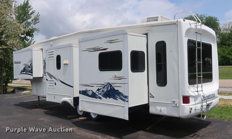 image for item EP9328 2005 Montana camper