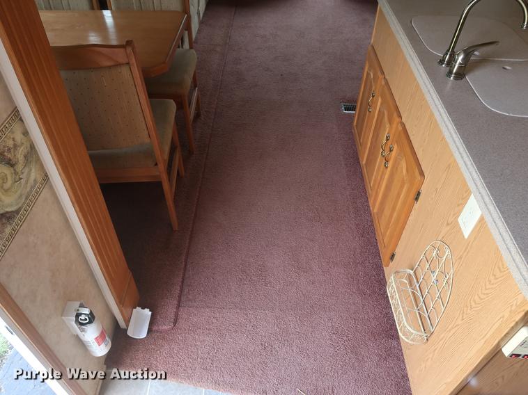 image for item EP9328 2005 Montana camper