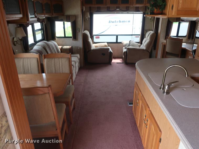 image for item EP9328 2005 Montana camper