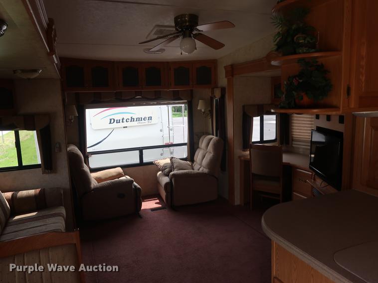 image for item EP9328 2005 Montana camper