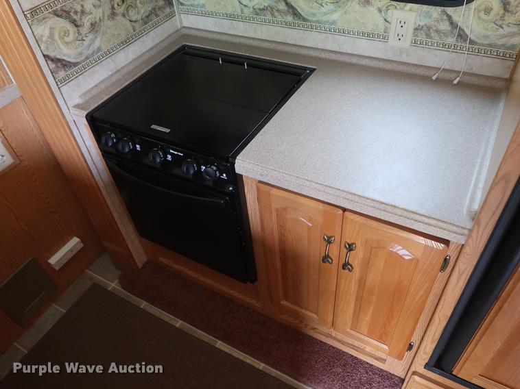 image for item EP9328 2005 Montana camper