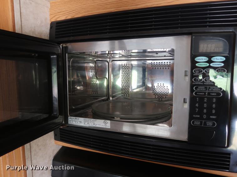 image for item EP9328 2005 Montana camper