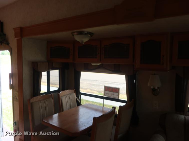 image for item EP9328 2005 Montana camper