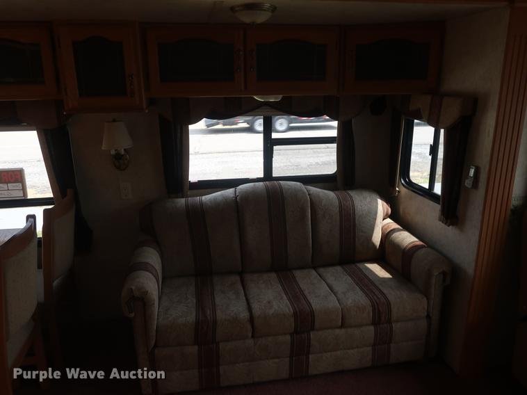 image for item EP9328 2005 Montana camper