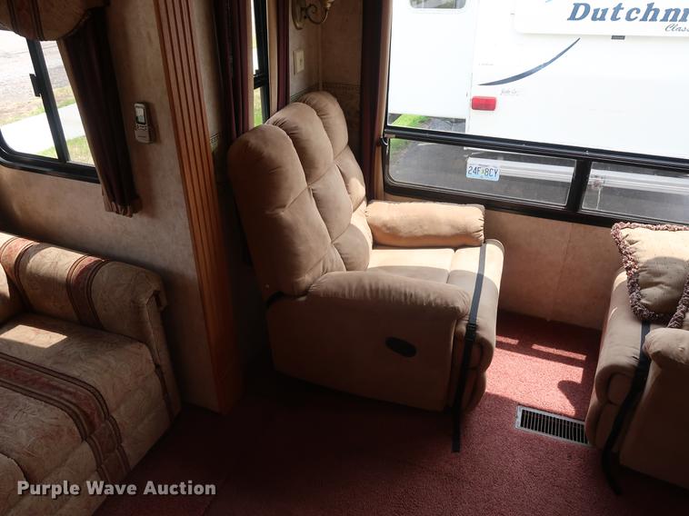 image for item EP9328 2005 Montana camper