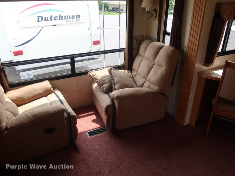 image for item EP9328 2005 Montana camper