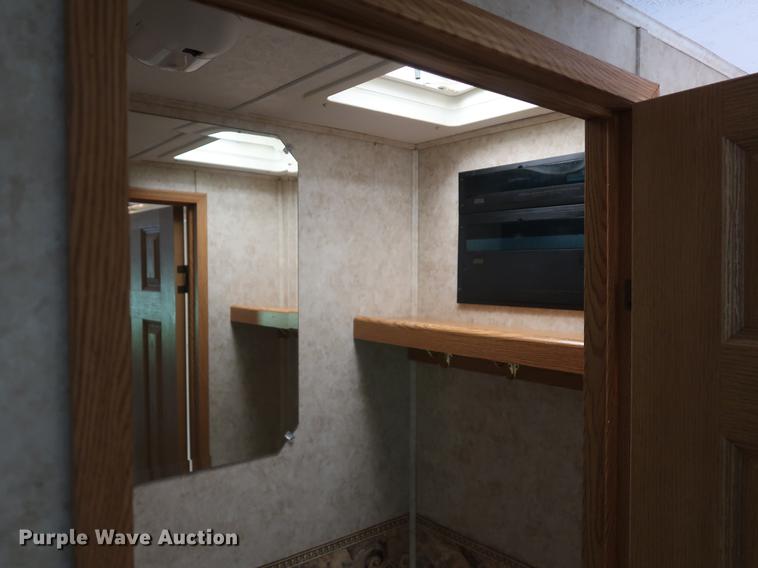 image for item EP9328 2005 Montana camper