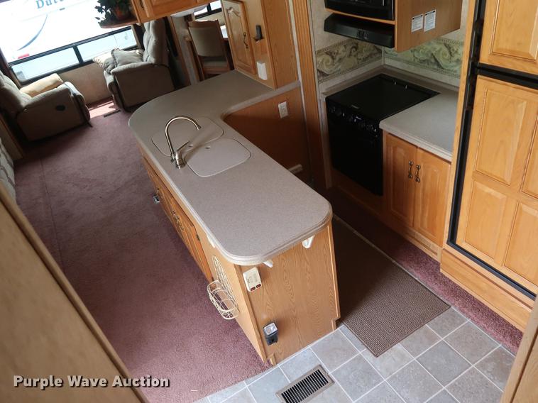 image for item EP9328 2005 Montana camper