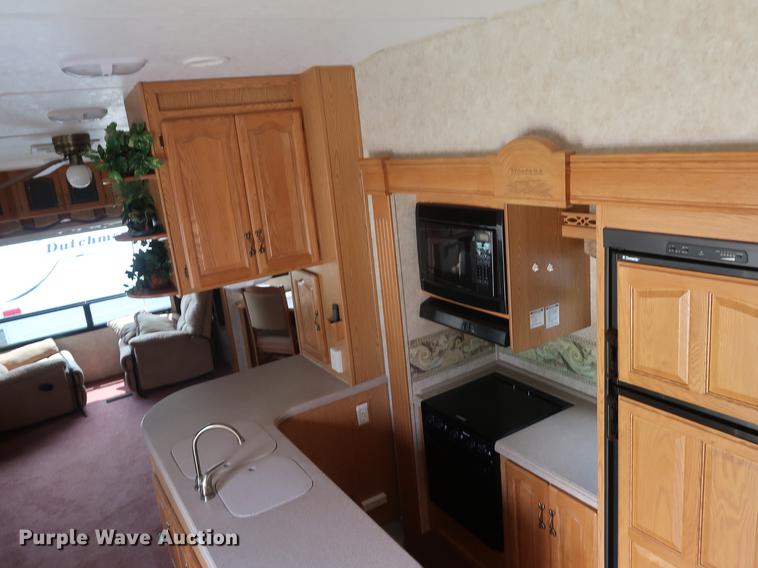 image for item EP9328 2005 Montana camper