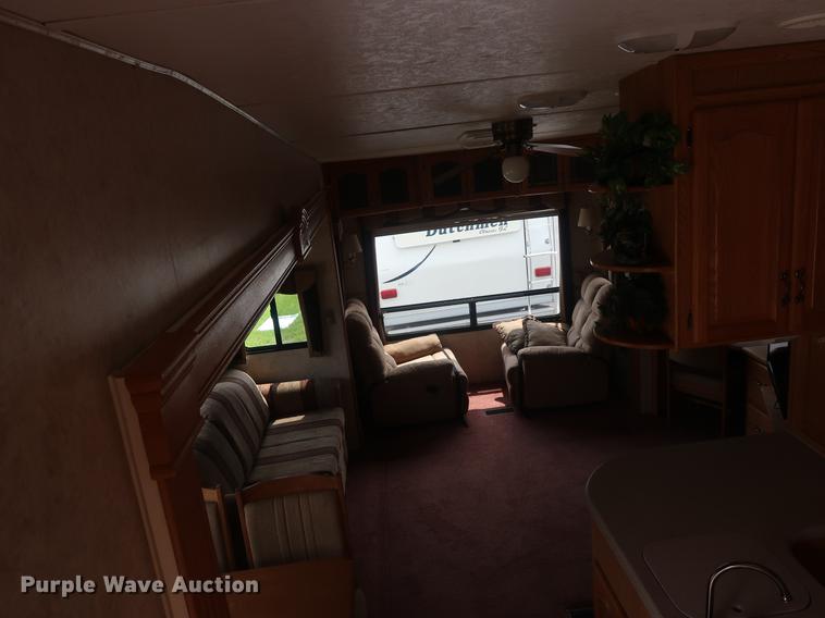 image for item EP9328 2005 Montana camper