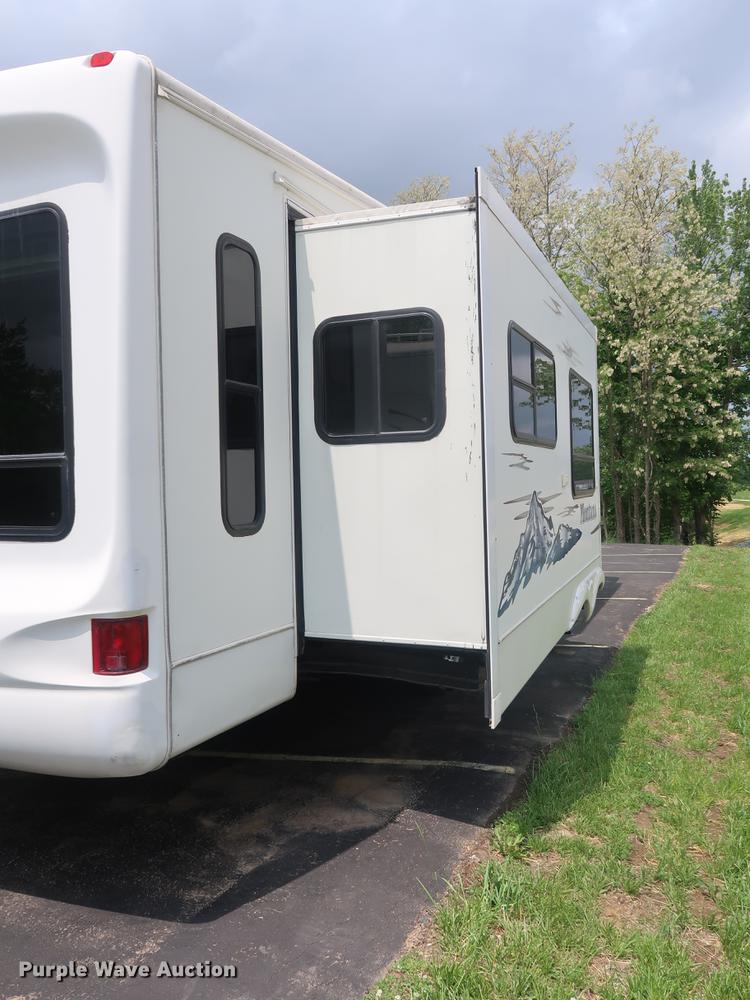image for item EP9328 2005 Montana camper