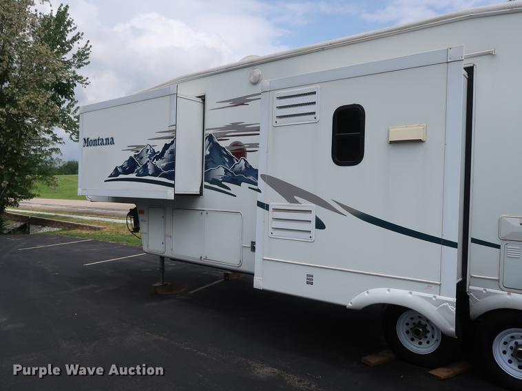 image for item EP9328 2005 Montana camper