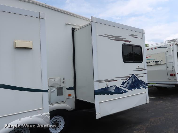 image for item EP9328 2005 Montana camper