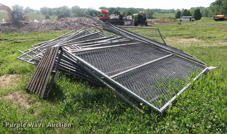 image for item EP9359 Approximately 45 chain link fence panels