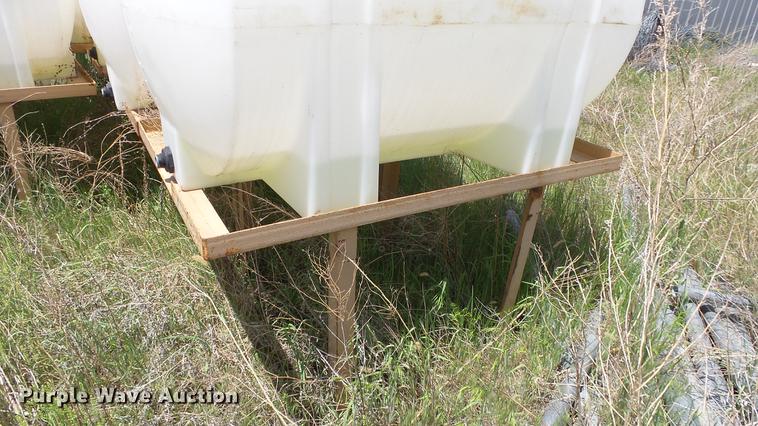 image for item ET9513 Approximately 50 poly tanks